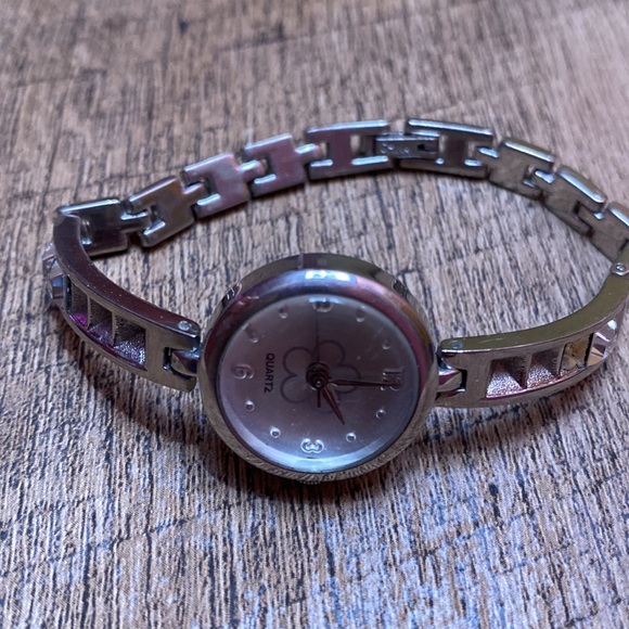 Shamrock Flower High Dome Watch w Metalic Links - Picture 3 of 4